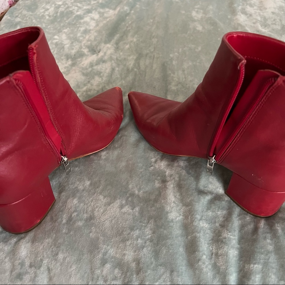 Red Pointed Boots - Picture 3 of 7